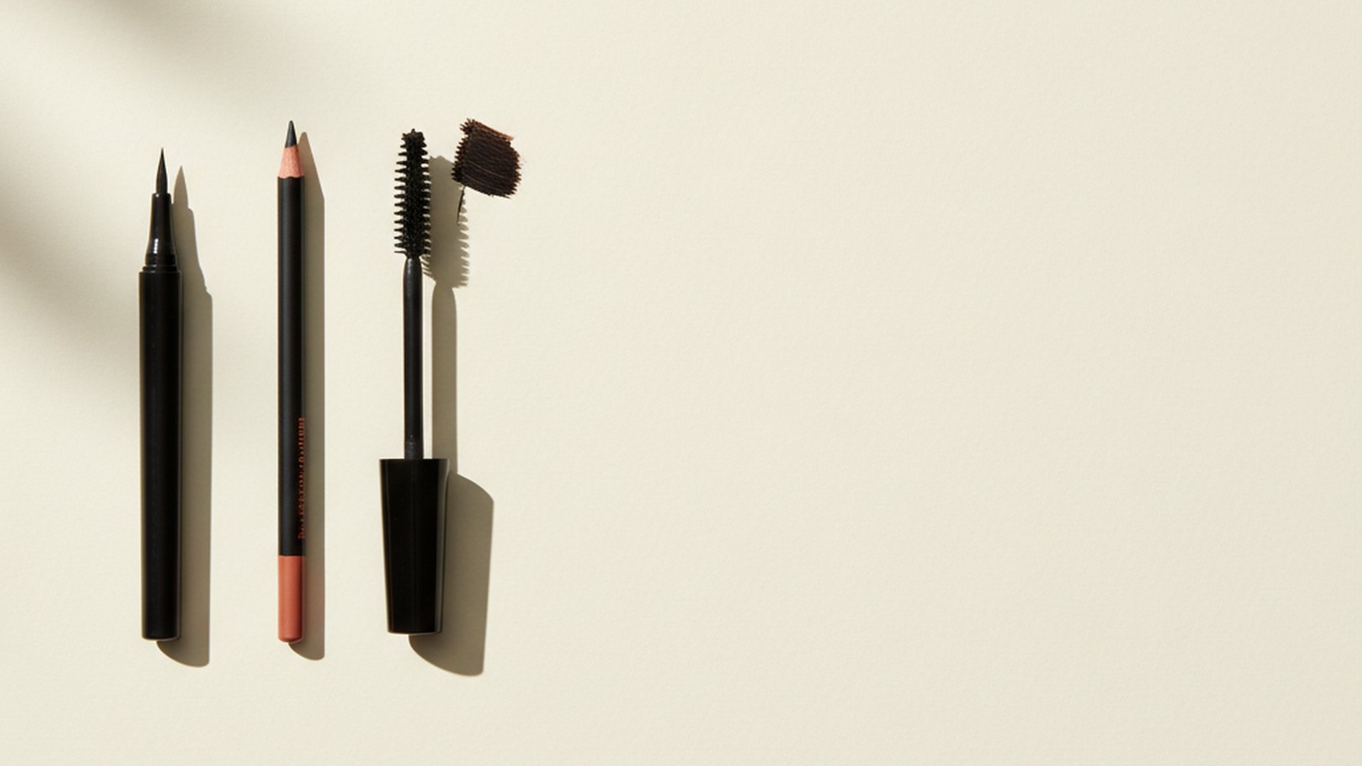 Best Eyeliners According to Reddit (I Read 247 Threads)
