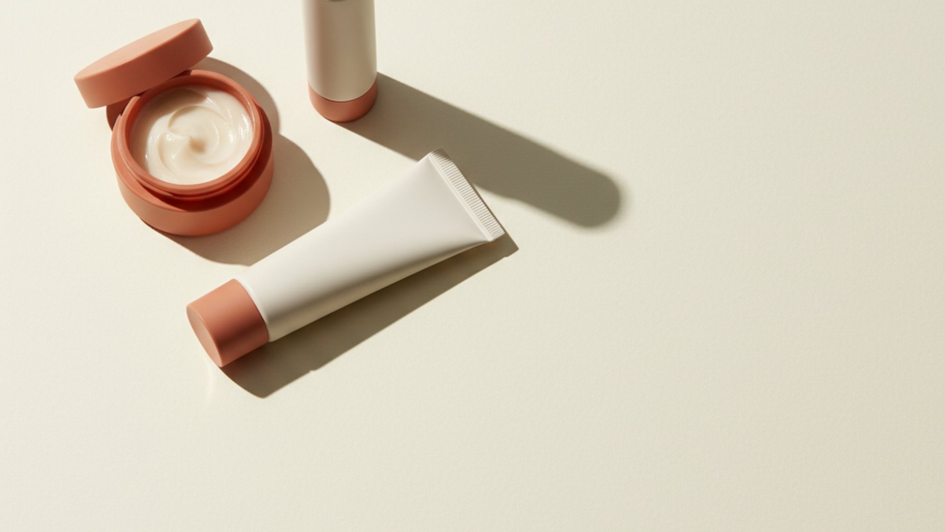 I Read 87 La Roche-Posay Threads on Reddit — Here's What Actually Works